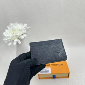 Louis Vuitton Black Card holder: Chic
