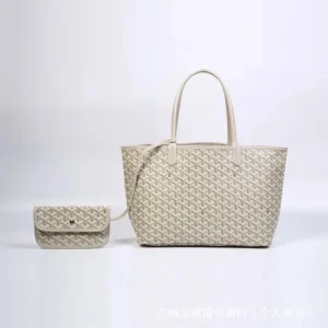 Goyard Saint Louis Beige Tote: Timeless Fashion Accessory!