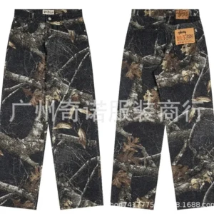 Stussy Leaf patterned Pants: Urban Adventure