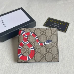 Gucci Beige Snake themed Wallet: A Fashion