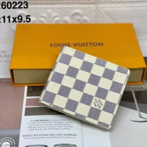 Louis Vuitton Wallet: A Blend of Fashion