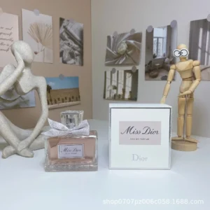 Dior Miss Dior Light Pink Perfume Elegant