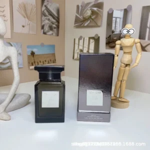 Tom Ford Oud Wood Dark Perfume Exude