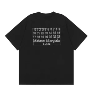 Maison Margiela Black Tee: Chic Parisian