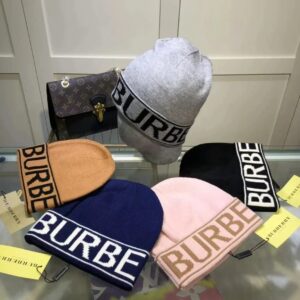 Burberry Hat: Iconic Check Pattern for a Sophisticated Look
